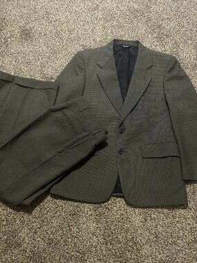 Kuppenheimer 2-Piece Gray Houndstooth Suit Two-Button Pleated Front Medium